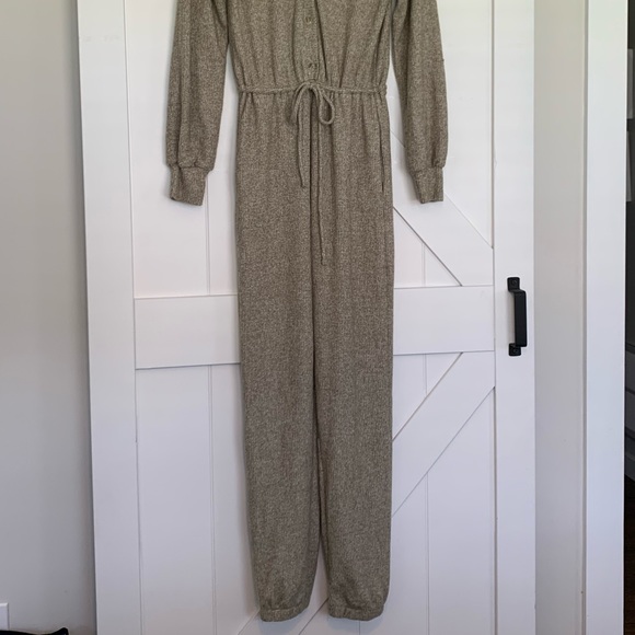 NWOT Kittenish Olive you button down jumpsuit, size M - Picture 3 of 4